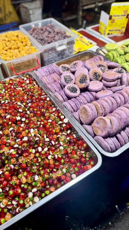 Risparmiare sui viaggi - bancarella di dolci in Malesia