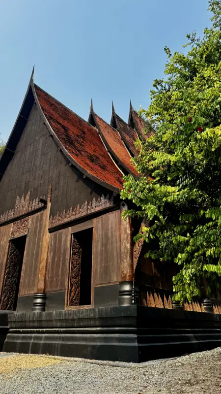 La casa nera di Chiang Rai - museo. Vista frontale
