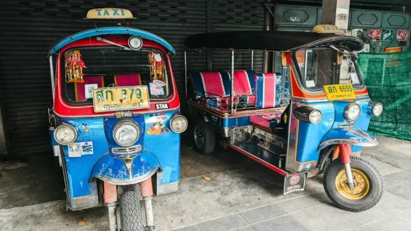 Come muoversi in Thailandia - foto di due Tuk Tuk