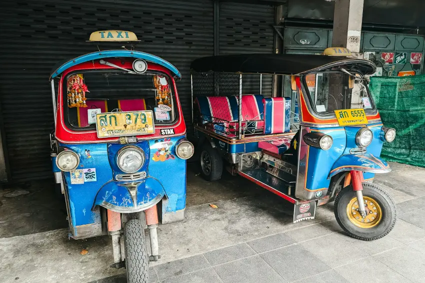 Come muoversi in Thailandia - foto di due Tuk Tuk