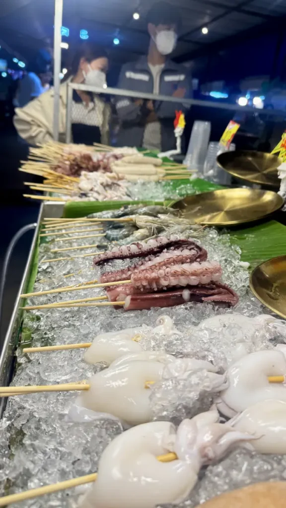 Vista su una bancarella di pesce