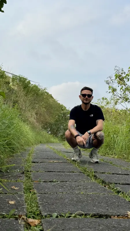 io abbassato mentre passeggio per il Campuhan Ridge