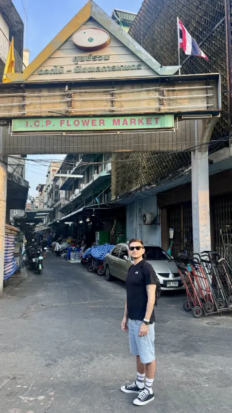 Io in un mercato in Thailandia