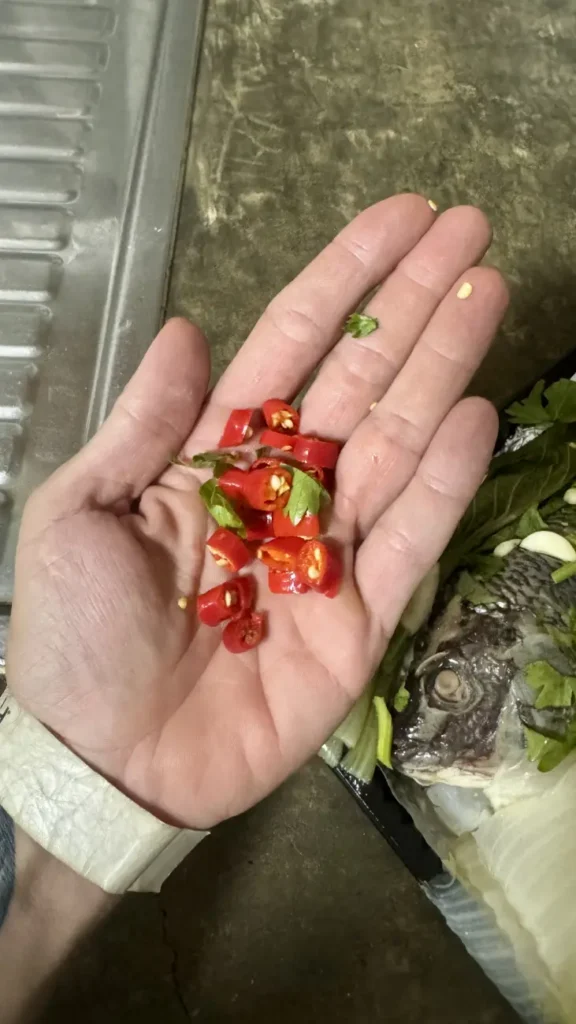 Peperoncino in abbondanza in un pesce tipico
