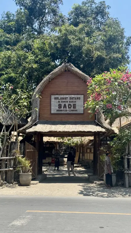 Entrata del villaggio di Sade