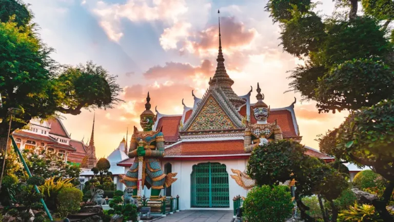 Vista di un tempio a Bangkok