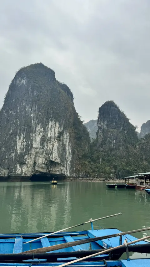 Ha Long Bai In Vietnam