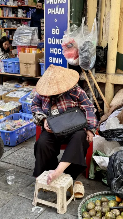 Persona che dorme ad Hanoi