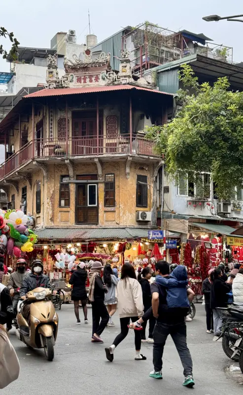 Una strada del quartiere vecchio di Hanoi