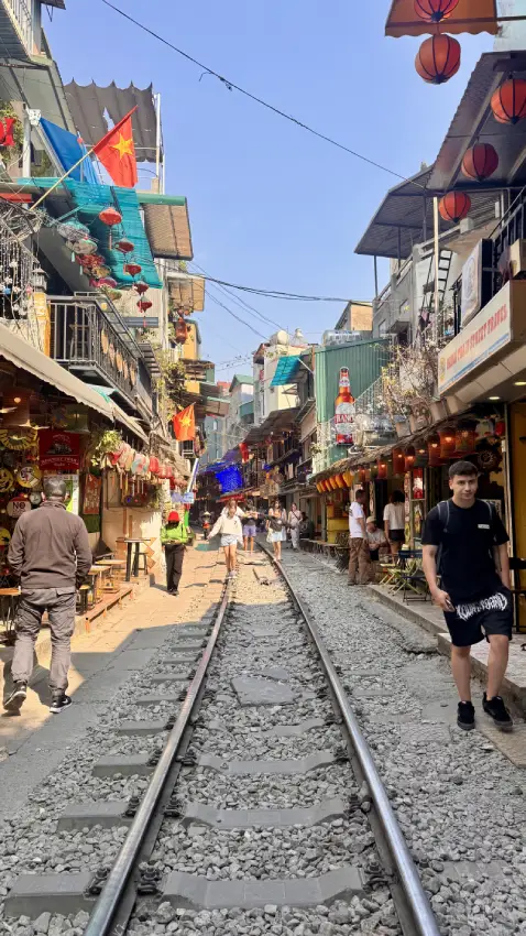 ferrovia di Hanoi nel cuore del quartiere vecchio