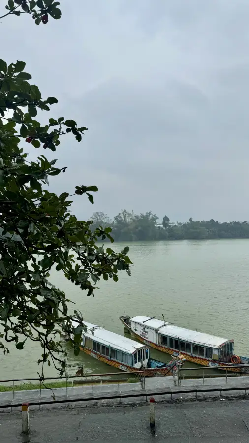 vista dalla Pagoda Thien Mu