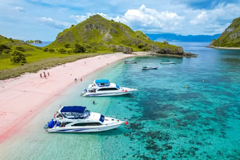 Piccole imbarcazioni a pink beach