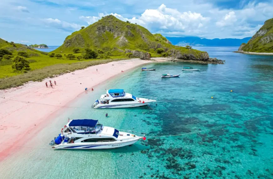 Piccole imbarcazioni a pink beach