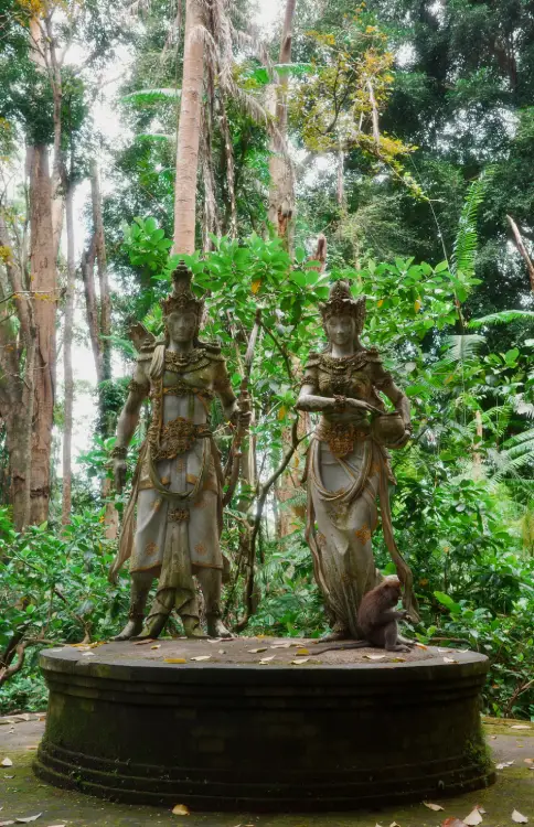 statue della foresta