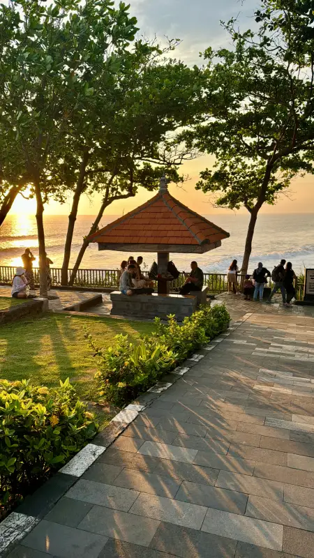 Tramonto a Tanah Loth