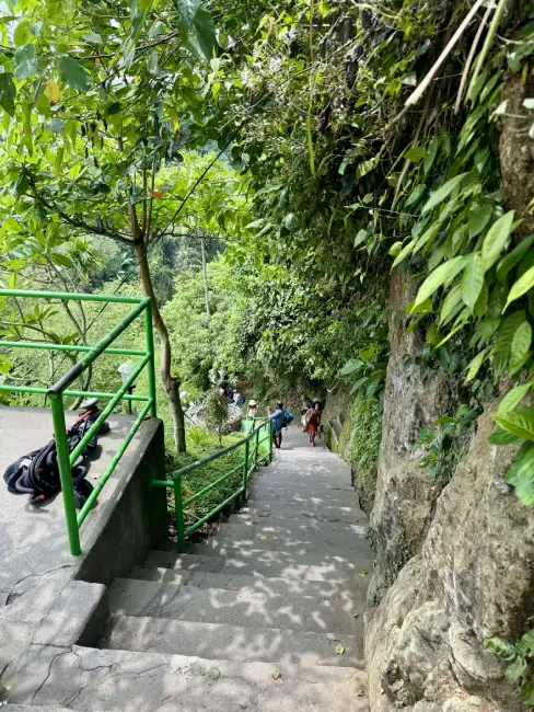 sentieri per raggiungere le Tegenungan