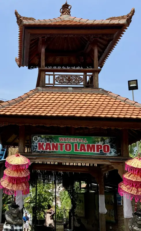 Kanto Lampo bali waterfall