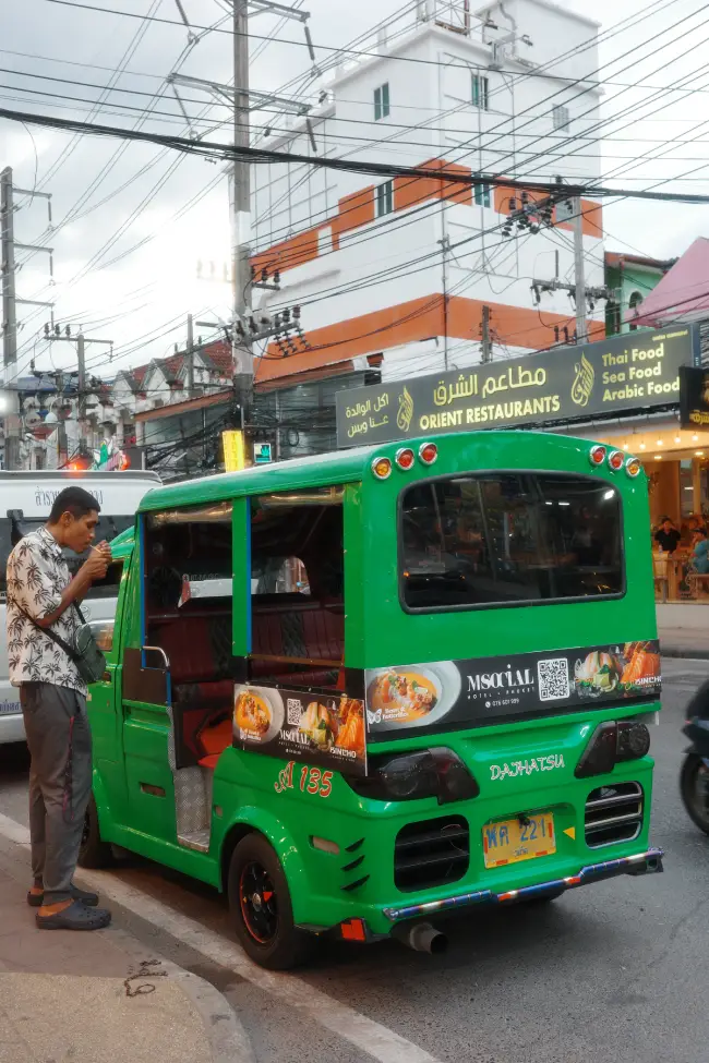 un taxi collettivo a Phuket