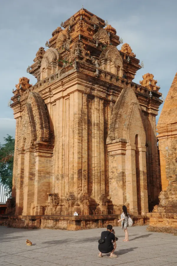 Po Nagar vista da lontano