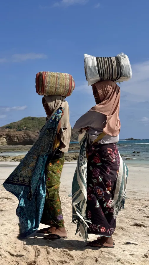 venditrici a Lombok in spiaggia