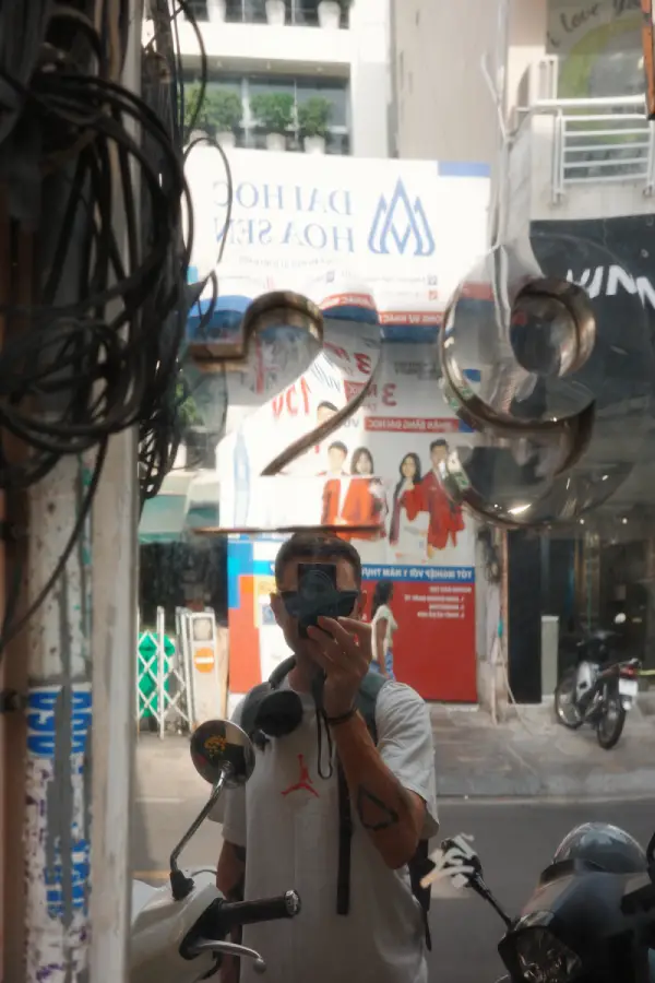 io in primo piano in uno speccio