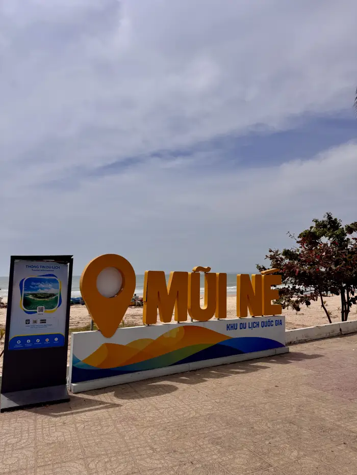 scritta Mui Ne sul lungomare