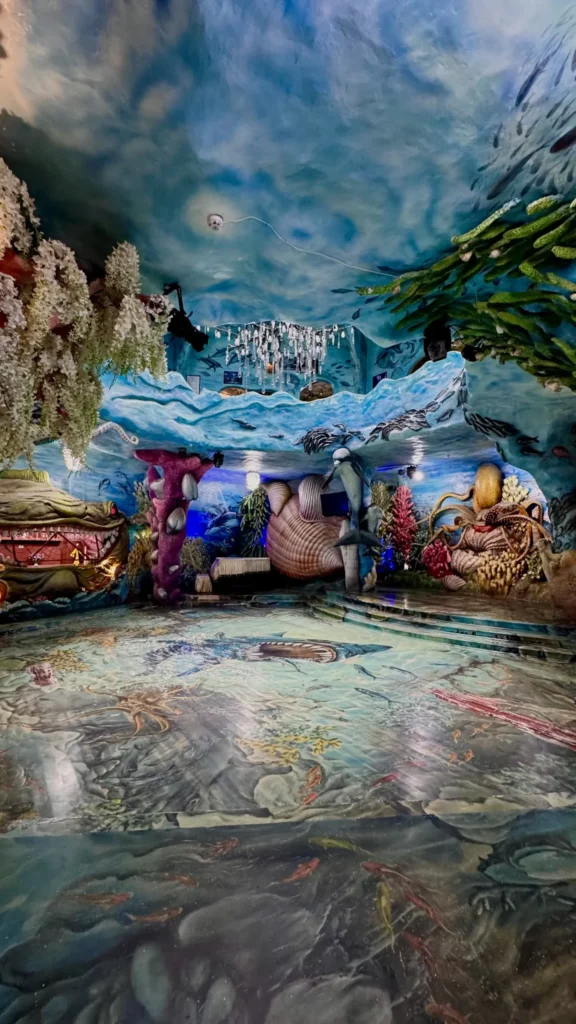 interno della Crazy House