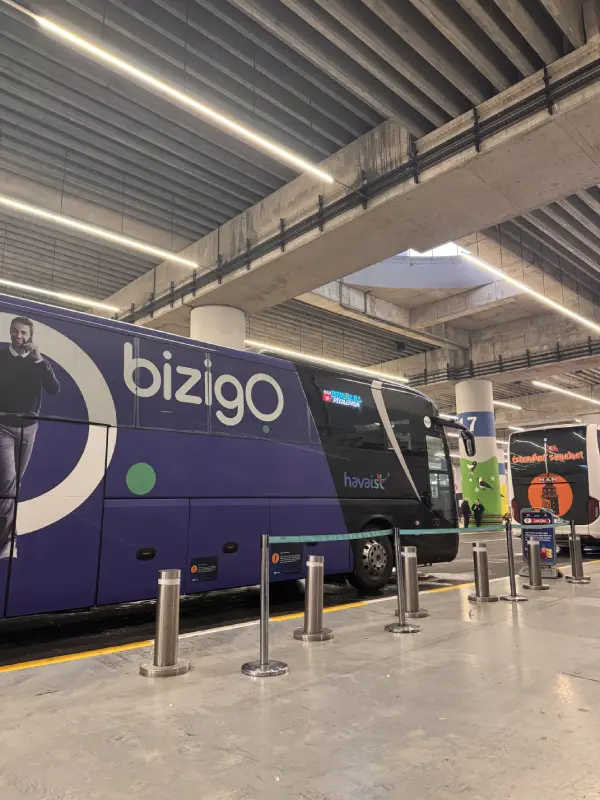 bus in partenza per il centro di Istanbul