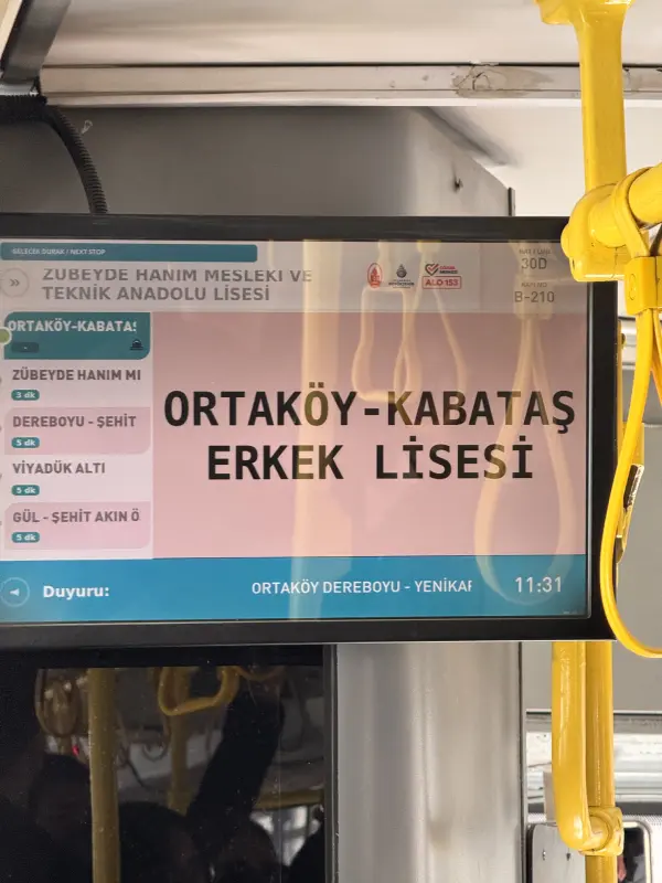 tabellone interno del bus