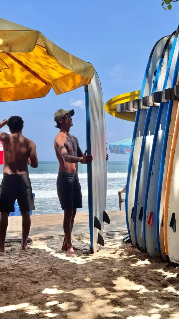 scuola di surf a Bali