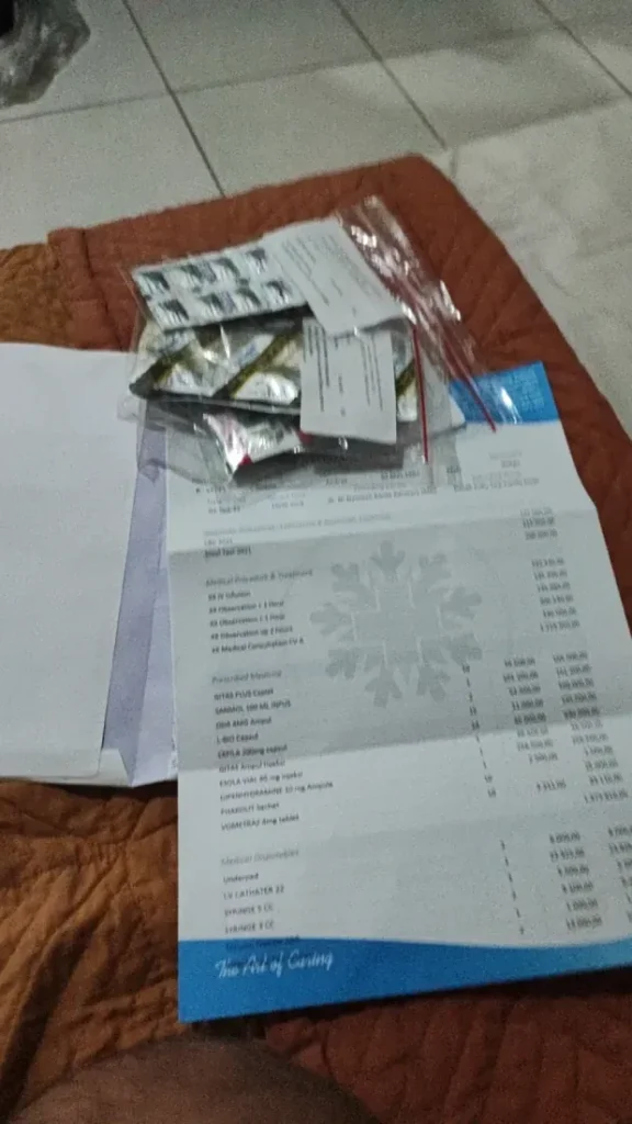 Fattura della clinica e farmaci acquistati dopo la Bali Belly a Bali