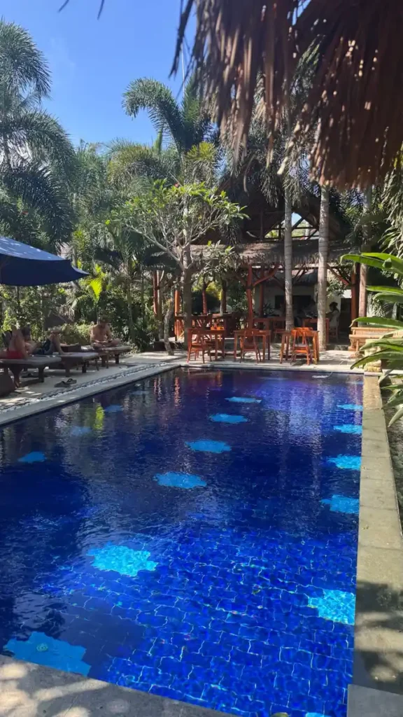 hotel con grande piscina 